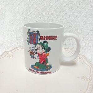 Vintage 2001 Disney Mickey Mouse Christmas Coffee Mug